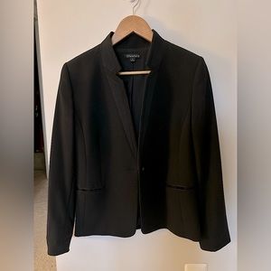 Tahari tuxedo detail blazer size 8, excellent condition